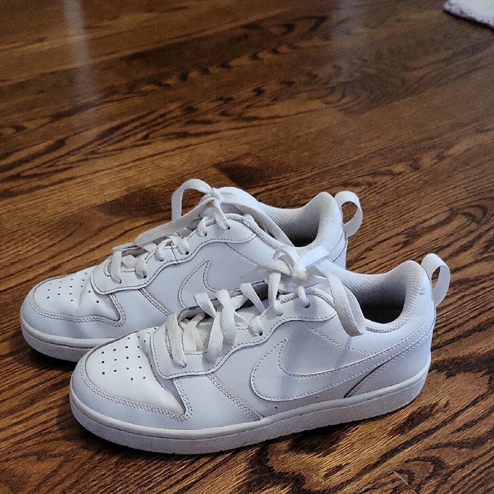White Athletic Sneakers with Swoosh Logo